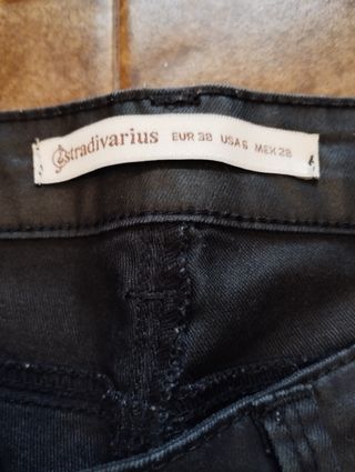 Pantalón negro tipo piel