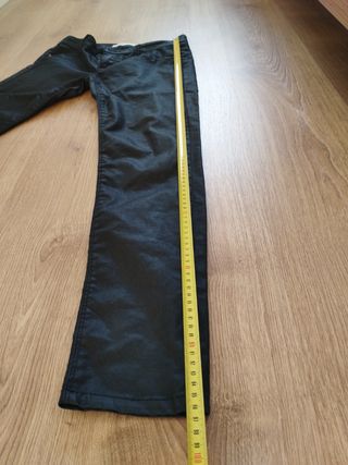 Pantalón negro tipo piel