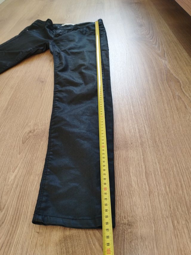 Pantalón negro tipo piel