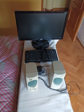 Monitor teclado y altavoces