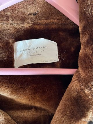 cazadora poli piel de Zara 