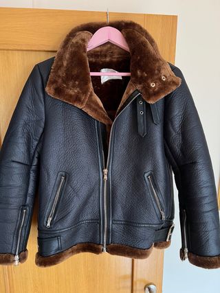 cazadora poli piel de Zara 