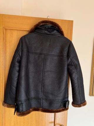 cazadora poli piel de Zara 