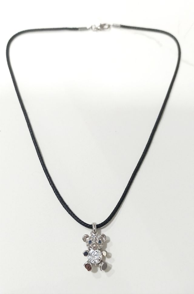 Colgante osito con cordón