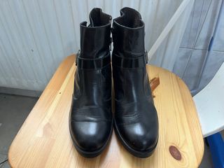 Botines negros de piel y ante