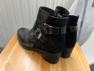 Botines negros de piel y ante