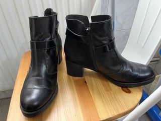 Botines negros de piel y ante