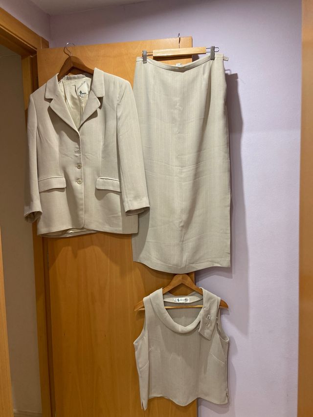 traje chaqueta con falda