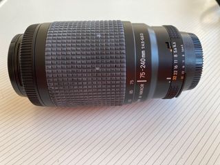 Maquina fotos Nikon F60 con teleobjetivo 75/240