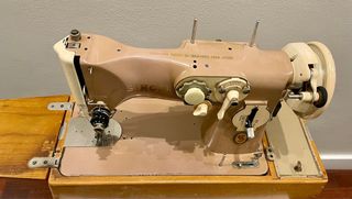 Maquina de coser SINGER y maletín