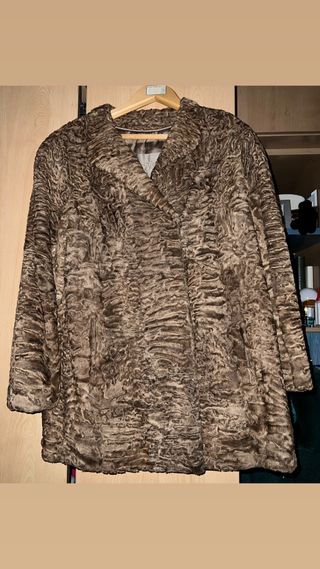 CHAQUETÓN DE PIEL ASTRACÁN