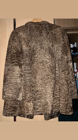 CHAQUETÓN DE PIEL ASTRACÁN