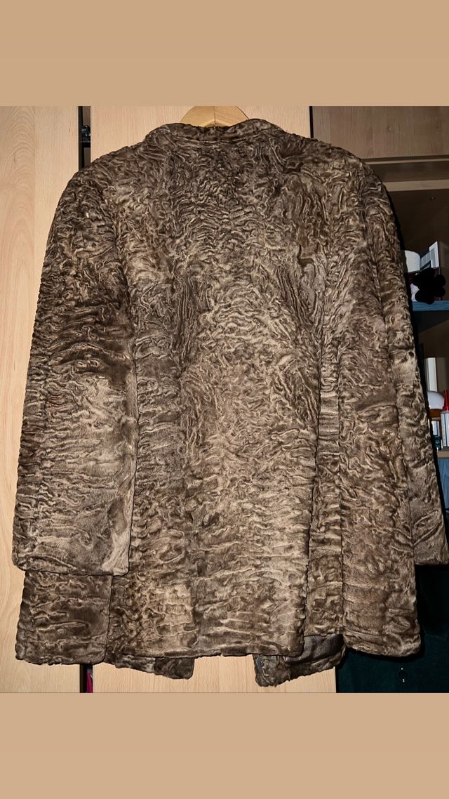 CHAQUETÓN DE PIEL ASTRACÁN