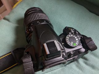 Camara Nikon 3100  con objetivo 18-55mm Vr