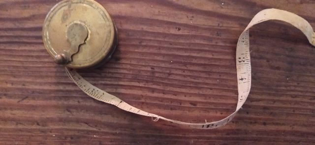 Antico metro a nastro avvolgibile