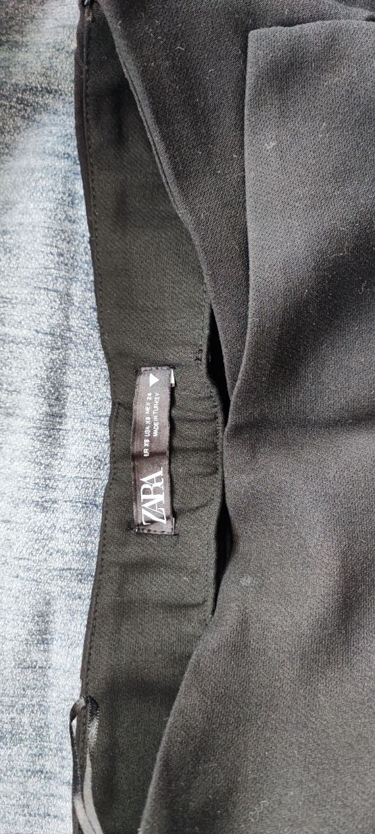 Pantalon-falda Zara T-XS.