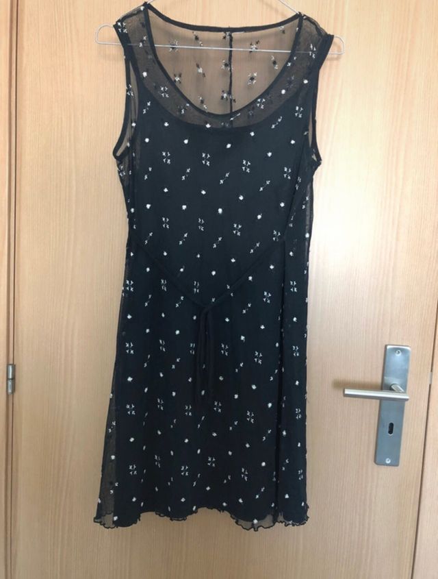 Vestido preto com bordados