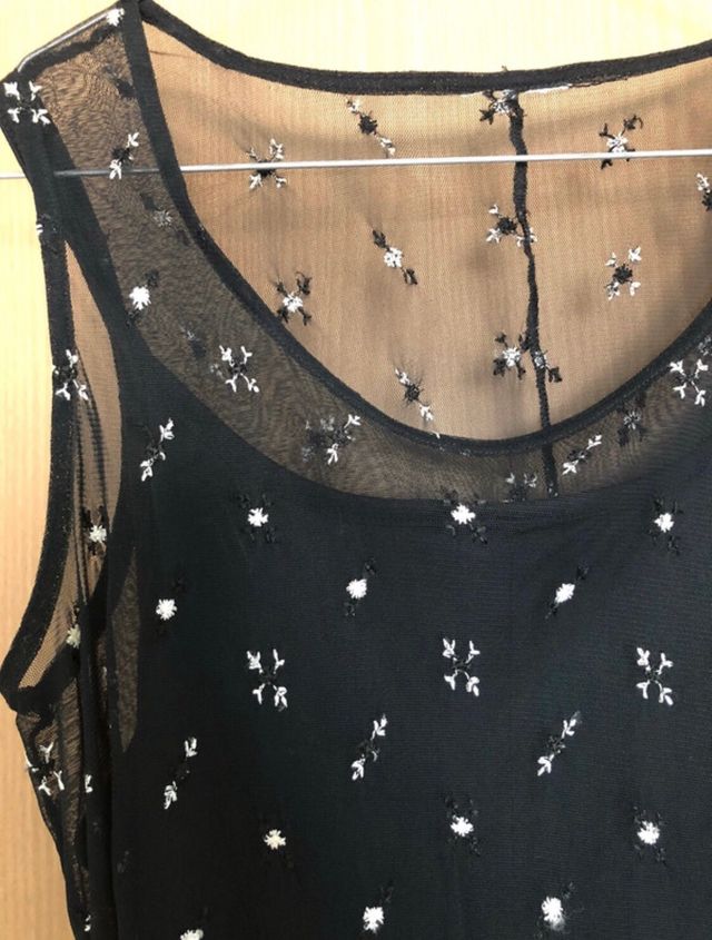 Vestido preto com bordados