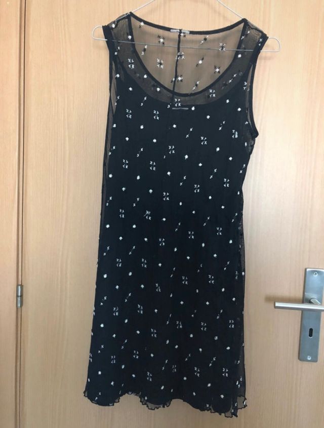 Vestido preto com bordados