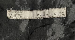 falda negra de zara con estrellas blancos