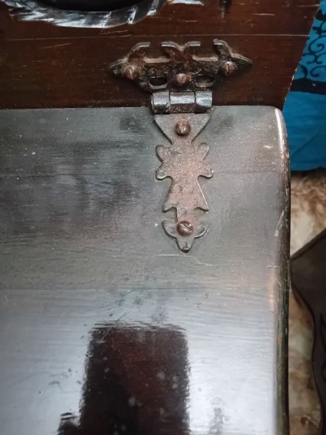 son muy antigua y madera caoba sello militar