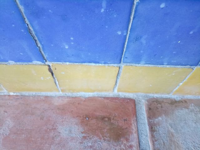 MOLTE piastrelle viola.