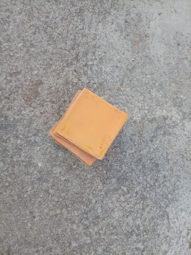 MOLTE piastrelle viola.