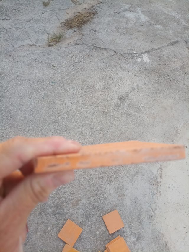 MOLTE piastrelle viola.