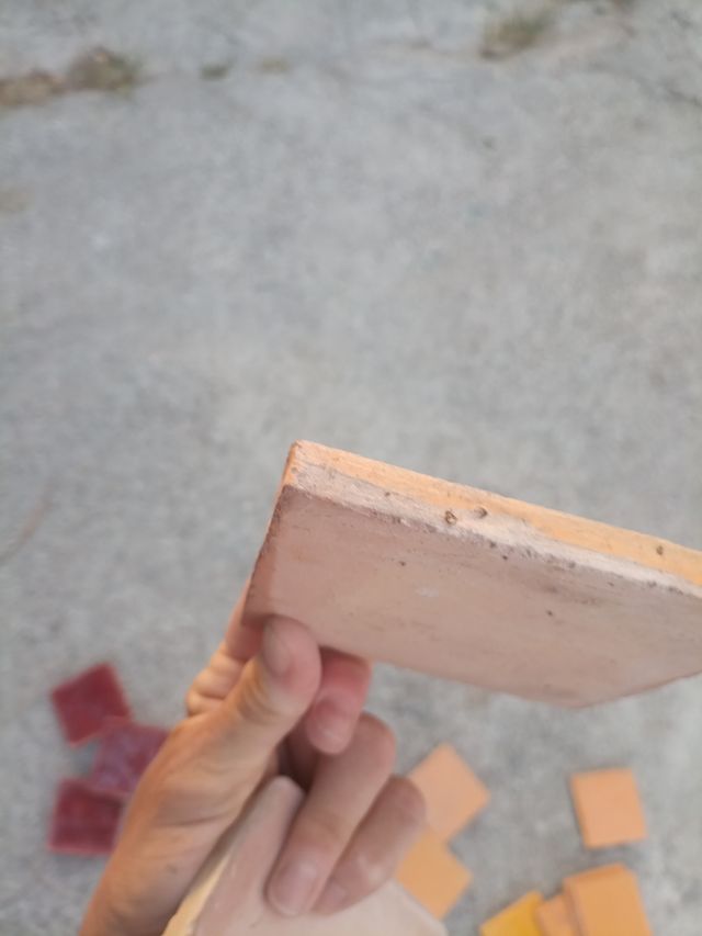 MOLTE piastrelle viola.