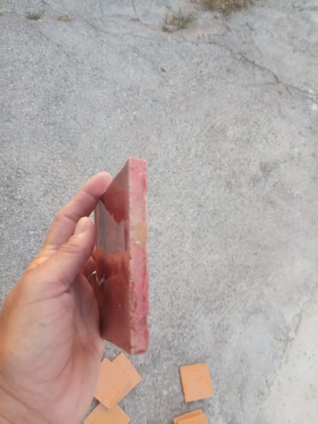 MOLTE piastrelle viola.