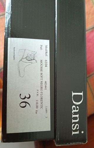 Botines Dansi negros con tachuelas