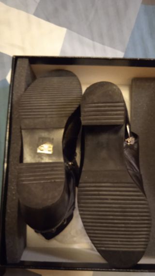 Botines Dansi negros con tachuelas