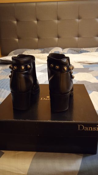 Botines Dansi negros con tachuelas