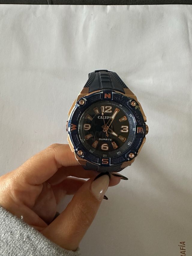 Reloj azul