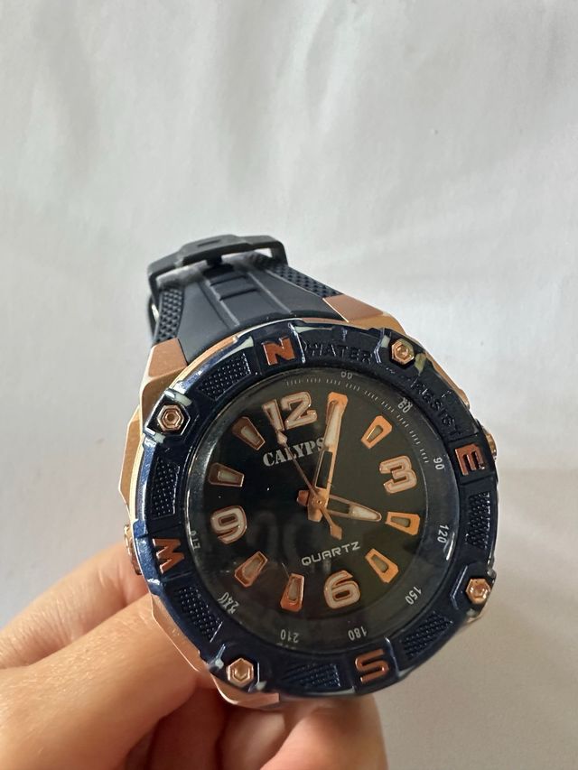 Reloj azul