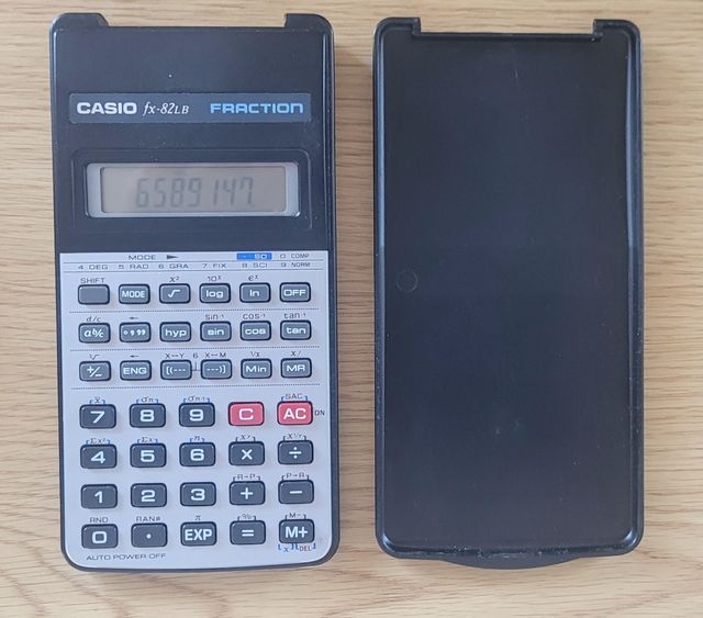 Calculadora Casio fx-82LB