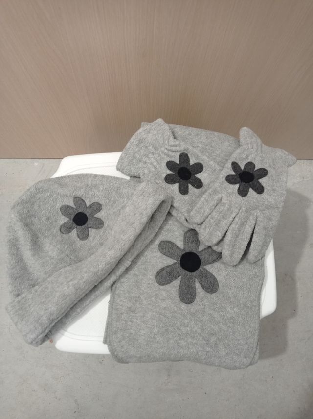 Gorro,bufanda y guantes