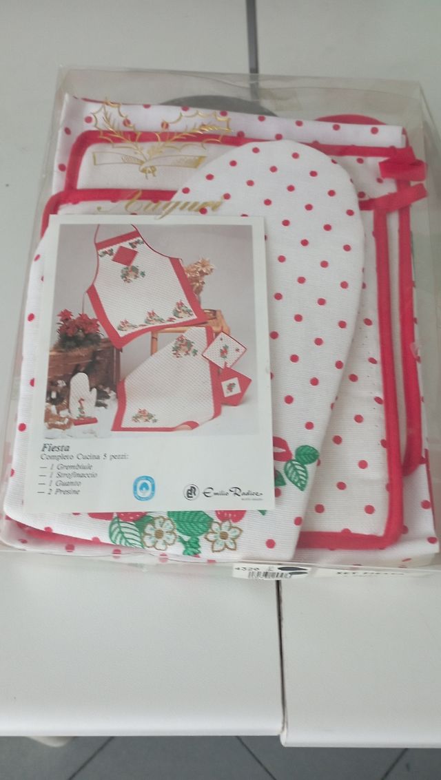 Confezione 5 pezzi nuovo