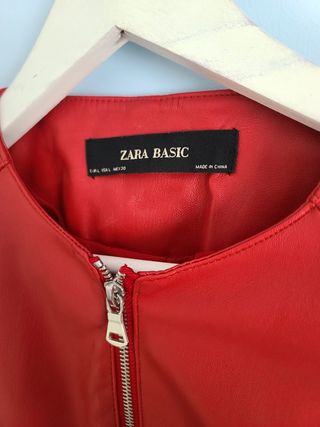 Cazadora piel roja Zara