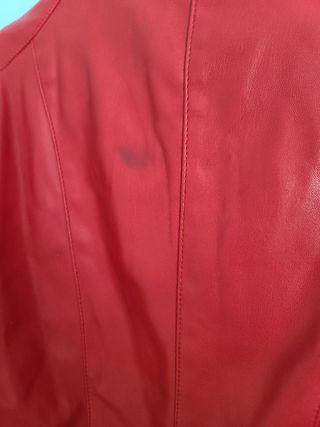 Cazadora piel roja Zara
