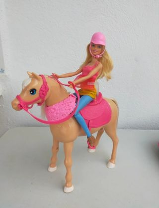 Coche+caballo articulado BARBIE
