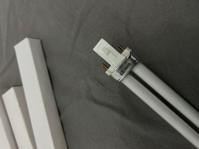 Bombilla para lámpara de secado de uñas.