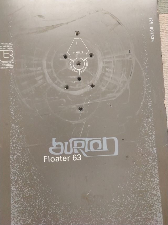 Tres tablas de snowboard