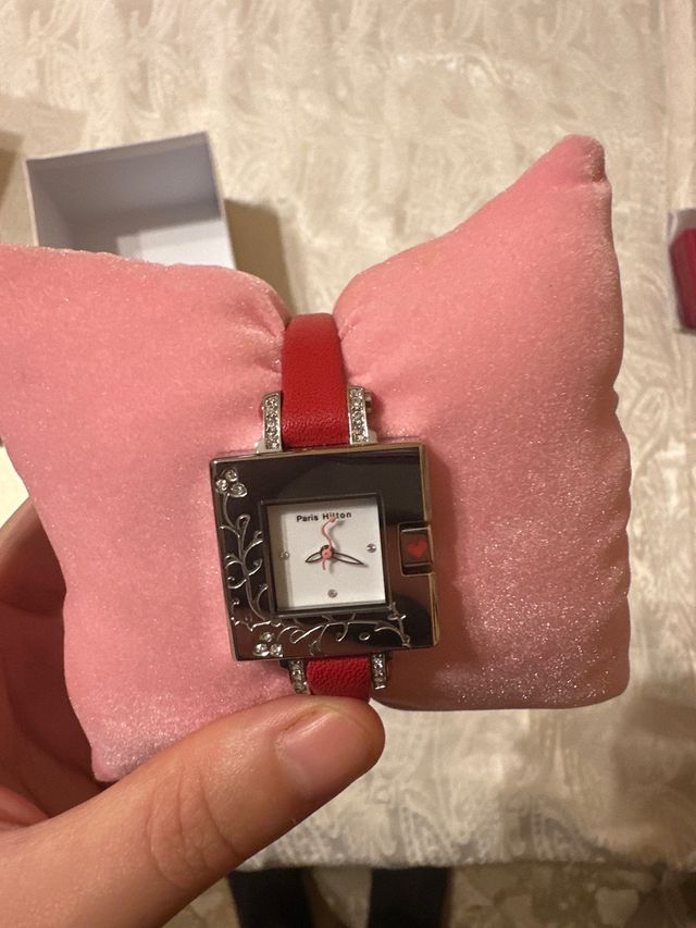 Orologio rosso Paris Hilton