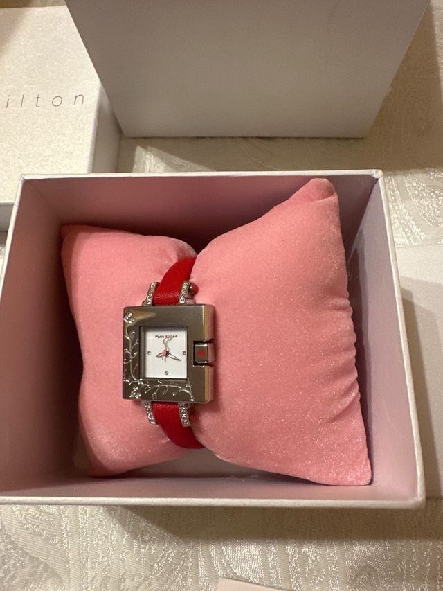 Orologio rosso Paris Hilton