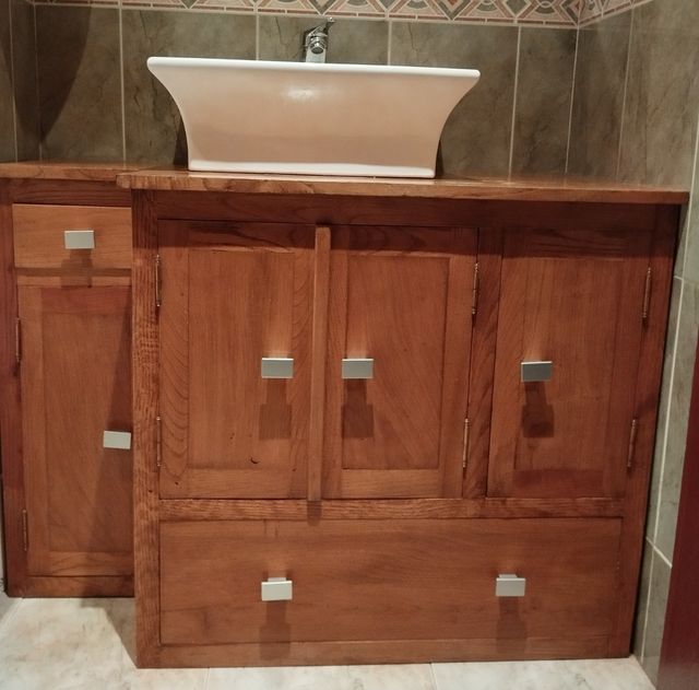 Mueble de baño de madera maciza