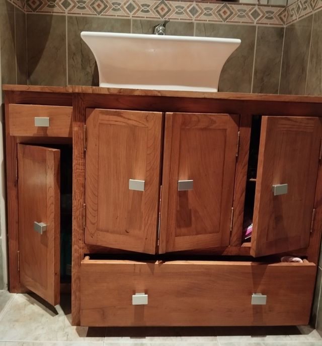 Mueble de baño de madera maciza