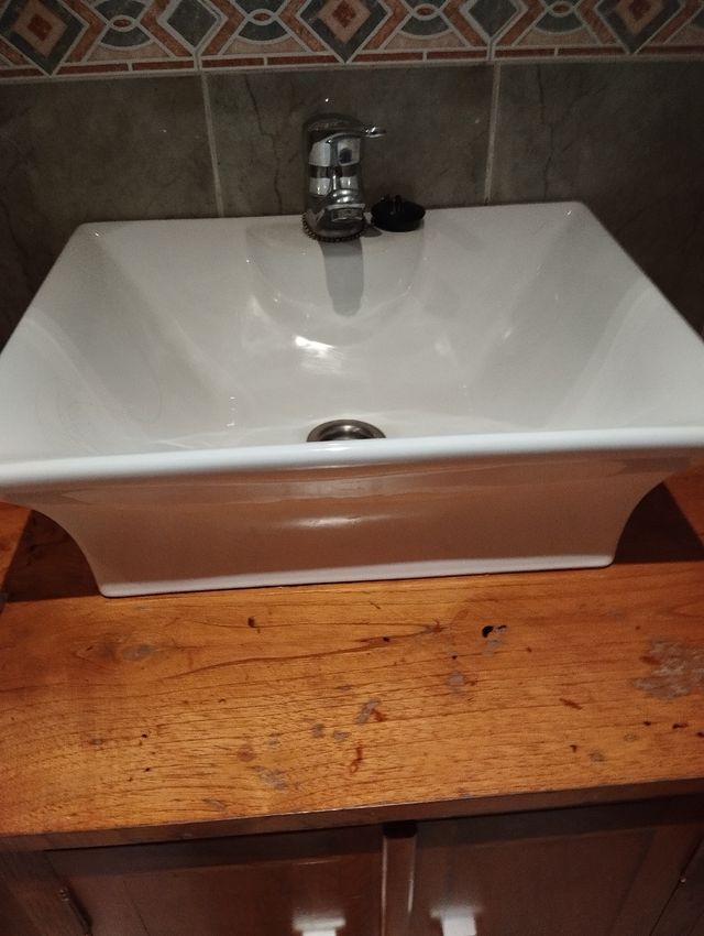 Mueble de baño de madera maciza