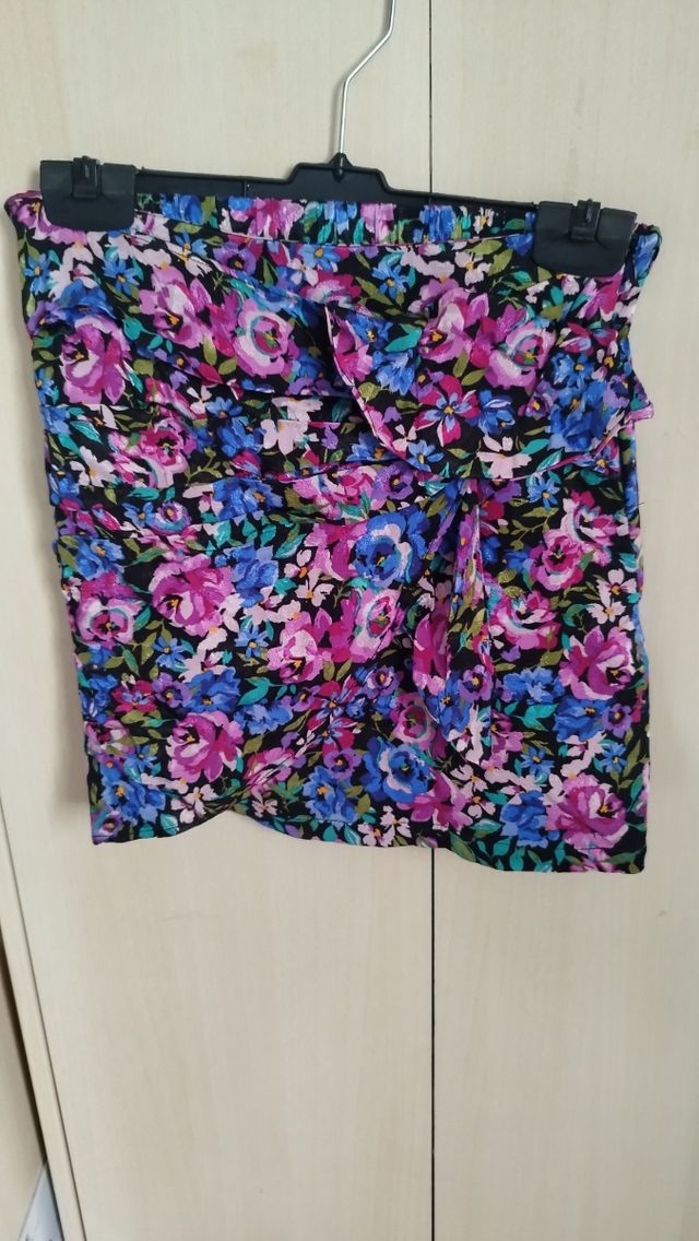 Mini falda floral Bershka
