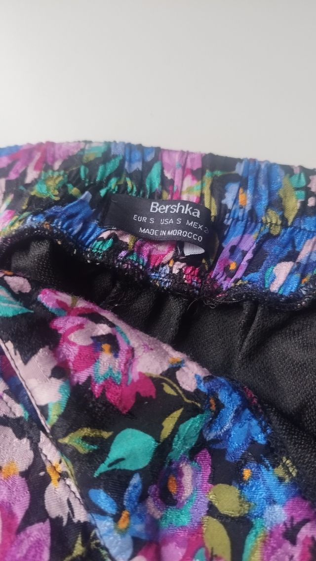 Mini falda floral Bershka